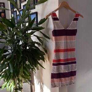 Petite robe dos ouvert Dynamite Multicolor Backless Dress